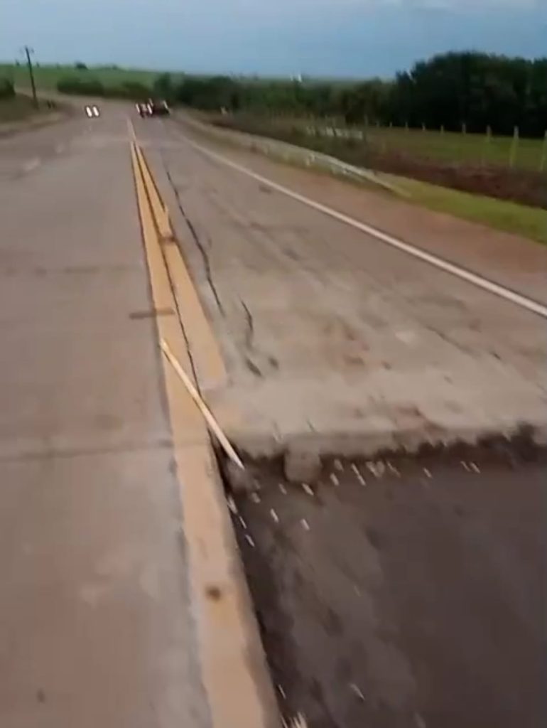 Pare-e-siga na PR 180 entre Goioerê e Quarto Centenário