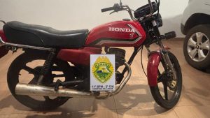 Polícia Militar recupera motocicleta furtada e prende suspeito