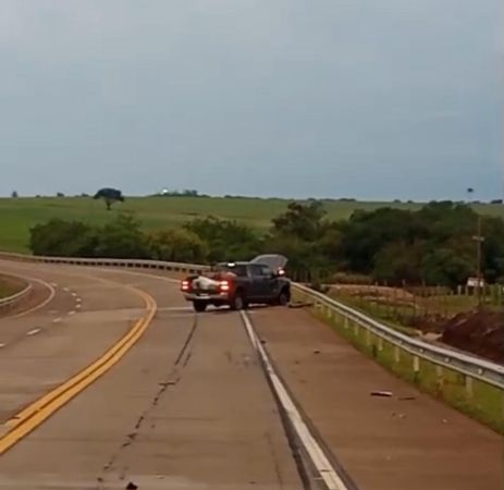 Buracos na PR-180 entre Goioerê e Centenário causam acidentes