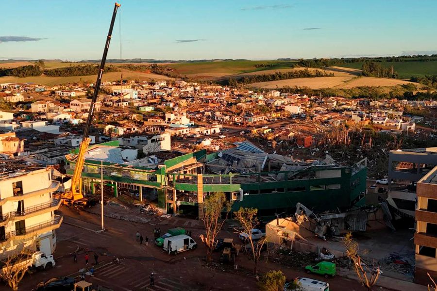 Tornado: Estado anuncia 50 milhões para reconstrução de cidade