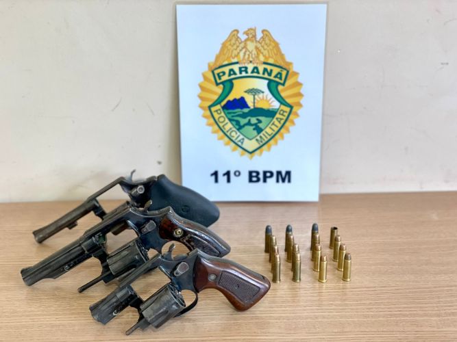 PM prende dupla com armas, drogas e carro roubado