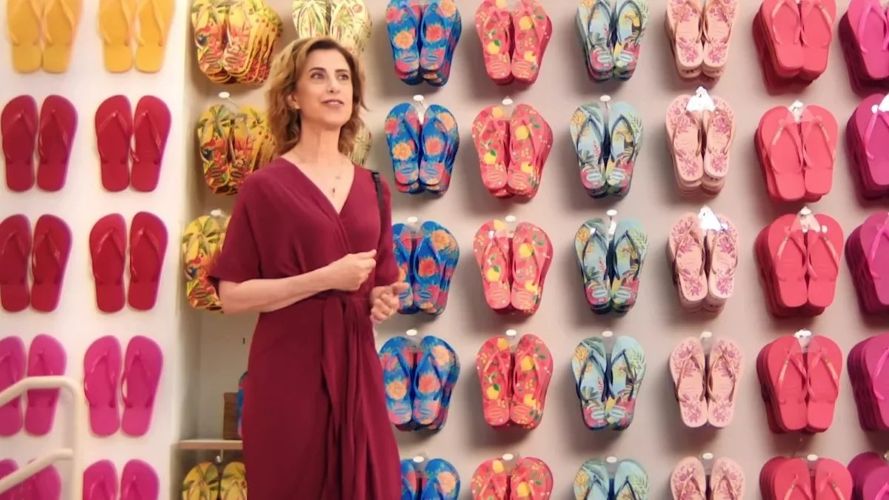 Propaganda da Havaianas com Fernanda Torres vira arena política nas redes