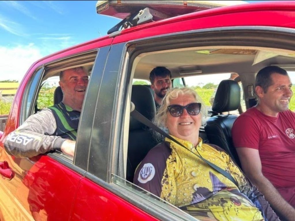 Família de Campo  Mourão é resgatada após ficar à deriva no Rio Paraná