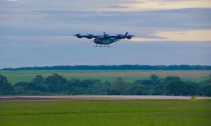 Eve, da Embraer, realiza primeiro voo do seu “carro voador” no interior de SP