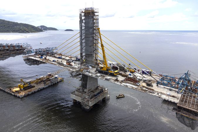 Com grande avanço no trecho estaiado, Ponte de Guaratuba chega a 85% de execução