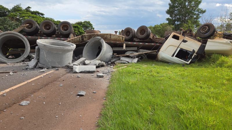 Acidente com múltiplos veículos deixa três feridos na PR-323