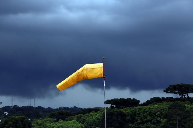 Simepar esclarece diferenças entre ciclones, tornados e furacões
