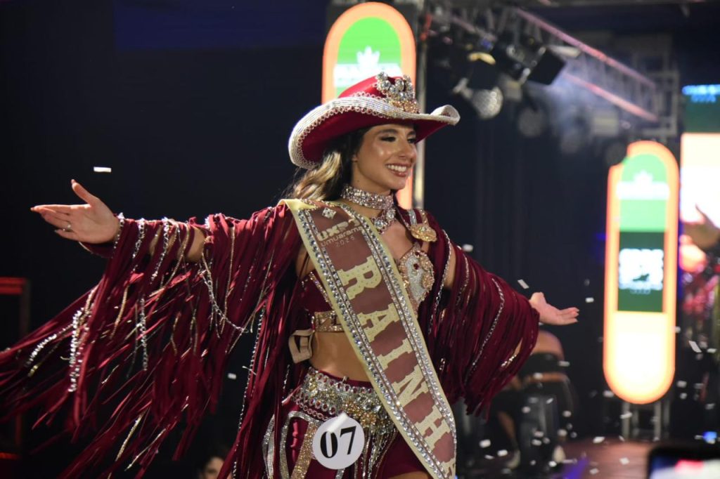 Mikaela Romero é coroada Rainha da Expo Umuarama 2026