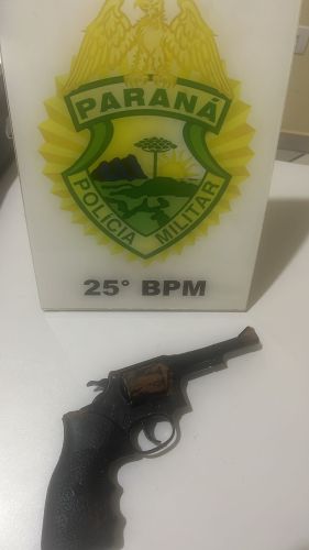 PM prende motorista embriagado e encontra arma em via pública