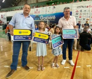 Goioerê entrega Cartão Escolar e movimenta R$ 1,3 milhão