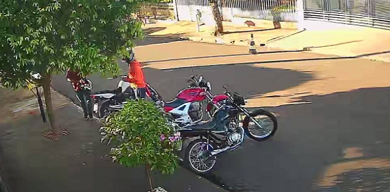 Câmeras registram furto de duas motos em Goioerê