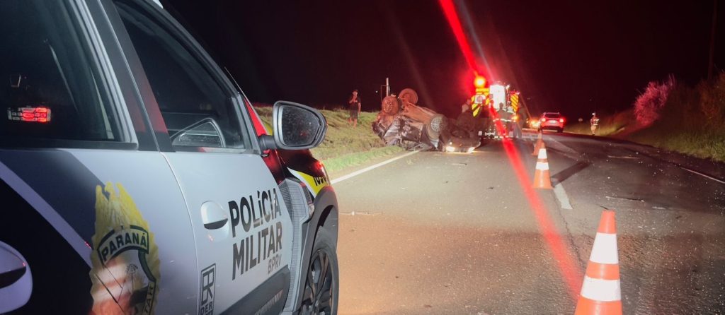 Colisão traseira deixa dois feridos na PR-317