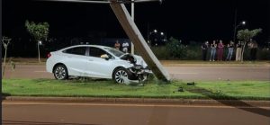 Colisões provocam 3,6 mil trocas de postes no Paraná em 2025