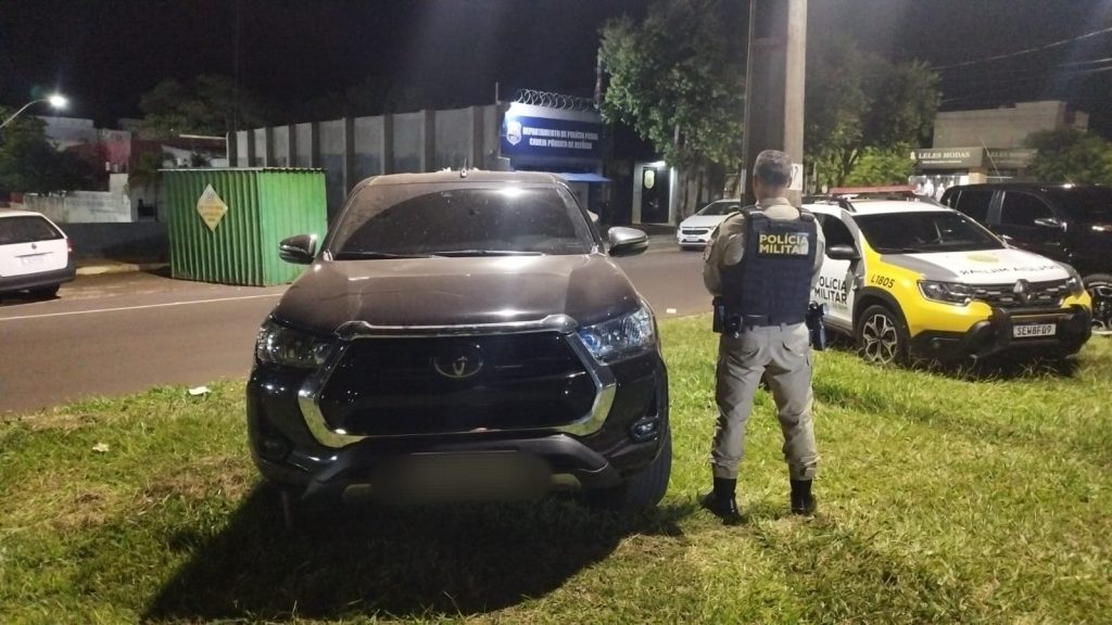 Ação policial prende suspeitos e apreende veículo clonado
