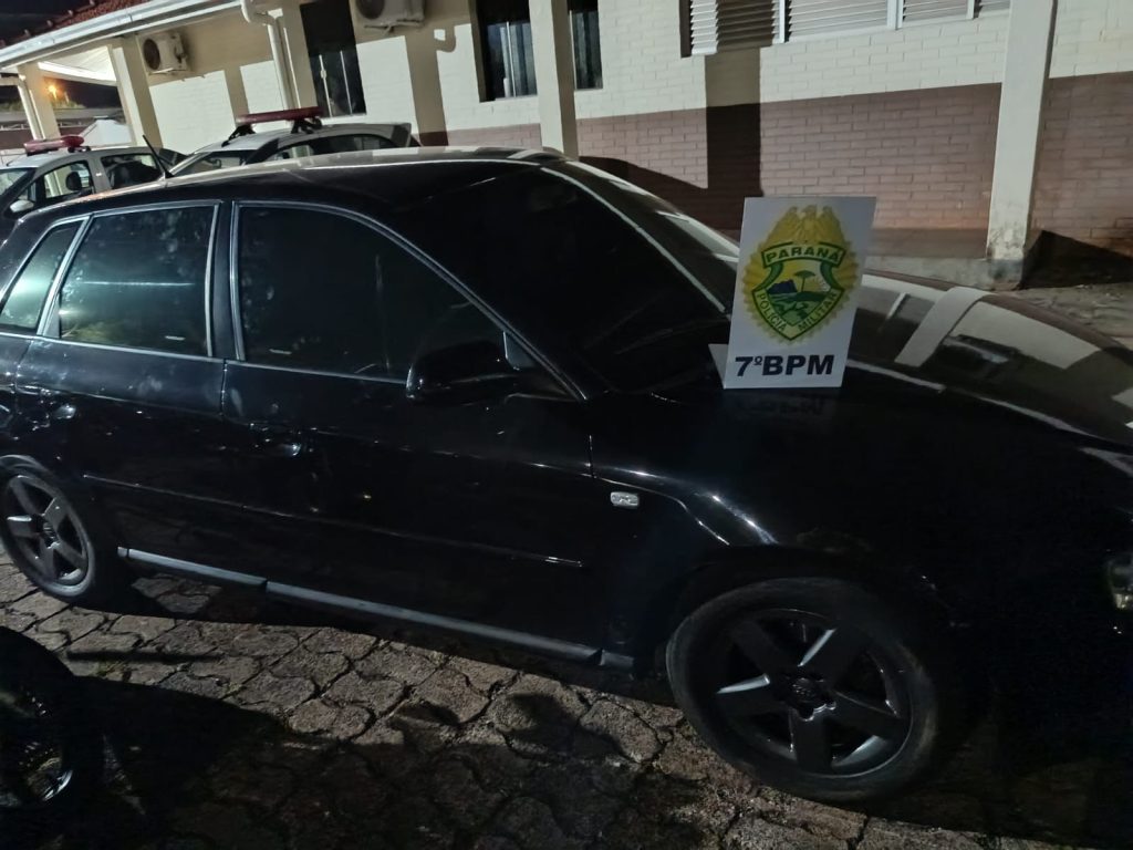 Polícia aborda Audi com condutora inabilitada e débitos em Goioerê