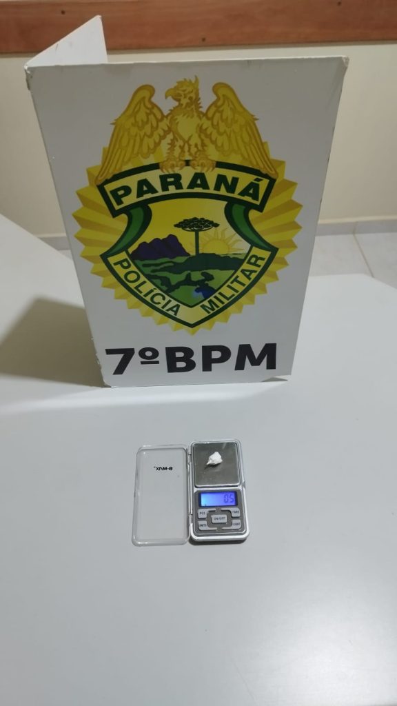 Homem é flagrado com cocaína após denúncia de tráfico