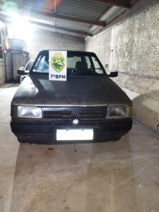 Condutor com CNH vencida e veículo irregular é abordado