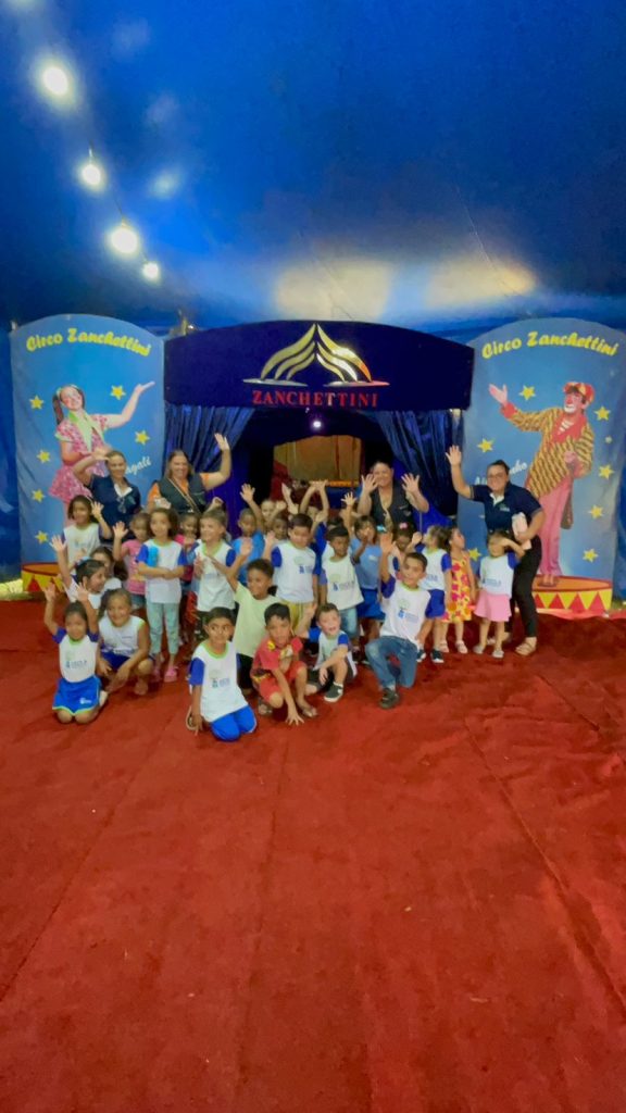 Parceria entre circo e prefeitura levou  300 crianças para uma tarde de alegria