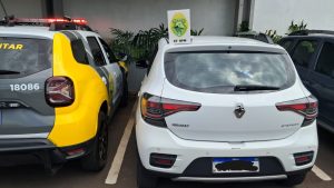 PM recupera Sandero furtado após “engano” em Umuarama