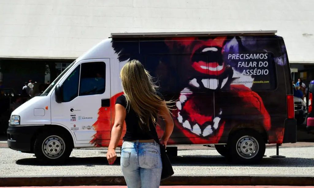 Assédio no trabalho: cartilha ensina a reunir provas e denunciar