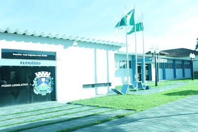 Câmara analisa projetos que cedem veículos e equipamentos à Associação de Coletores