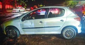 Menor embriagado capota carro e é apreendido