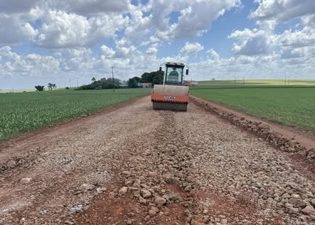 Prefeitura de Rancho Alegre intensifica manutenção de estradas rurais