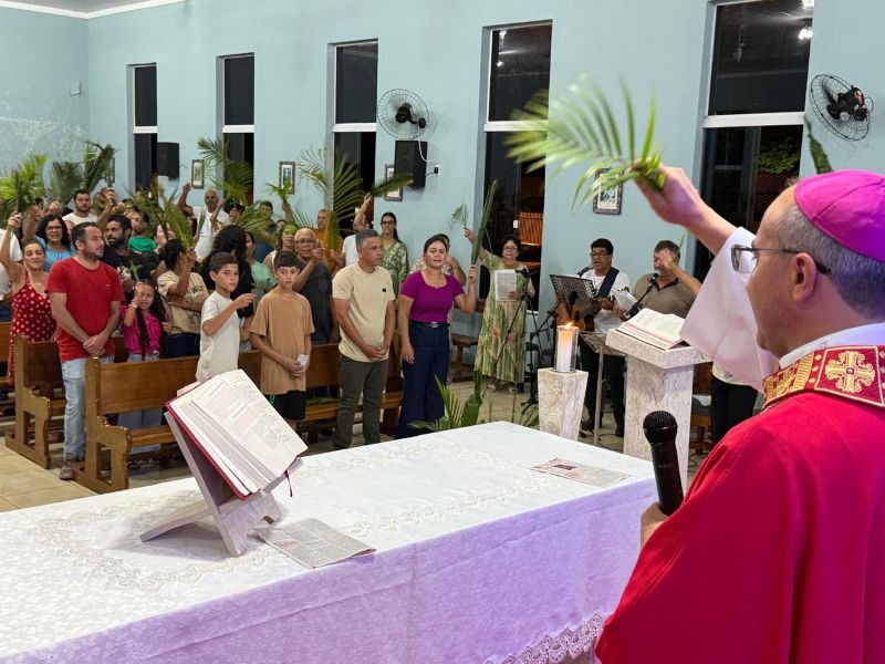 Semana Santa reúne fiéis em celebração com bispo em Jaracatiá