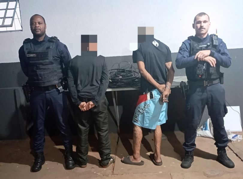 Guardas e PM prendem dupla por furto de fios elétricos