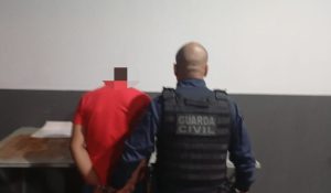  Homem esfaqueia outro durante discussão e é preso