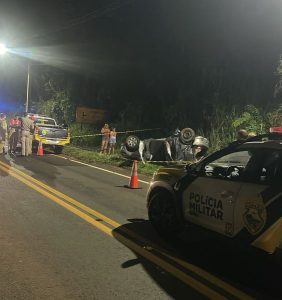 Capotamento mata condutor na PR-082