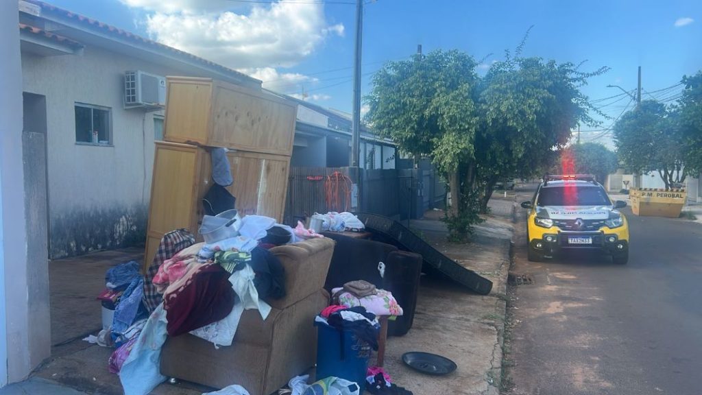 Violência doméstica termina em perseguição com faca em Perobal