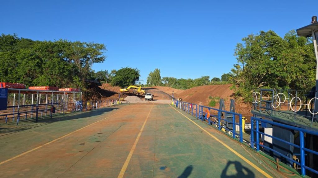Usuários enfrentam até 1h de espera na balsa da BR-272 entre Francisco Alves e Terra Roxa