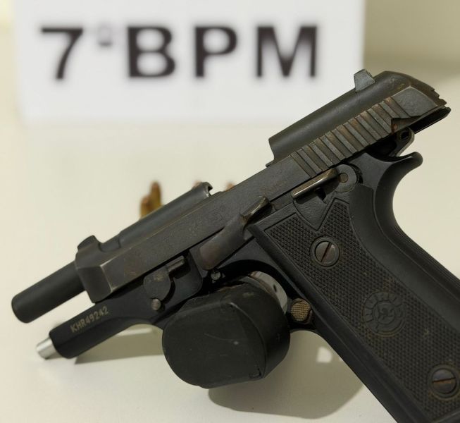  PM e PC prendem motorista embriagado com pistola .380 no Jardim Curitiba
