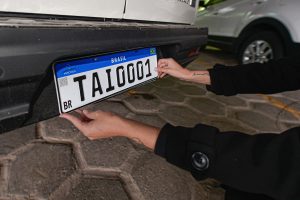 Placas de veículos: Identificação de cidade e estado de volta? Entenda;
