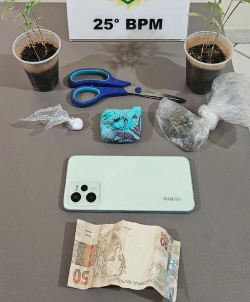 Tráfico de drogas: jovem foge, mas polícia encontra cocaína e maconha