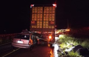 Na madrugada: Colisão traseira fere dois