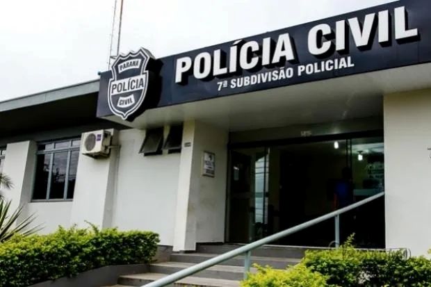 Homem é preso com pistola em frente à delegacia