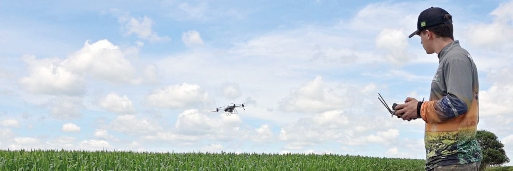 Drones revolucionam pulverização e atraem nova geração