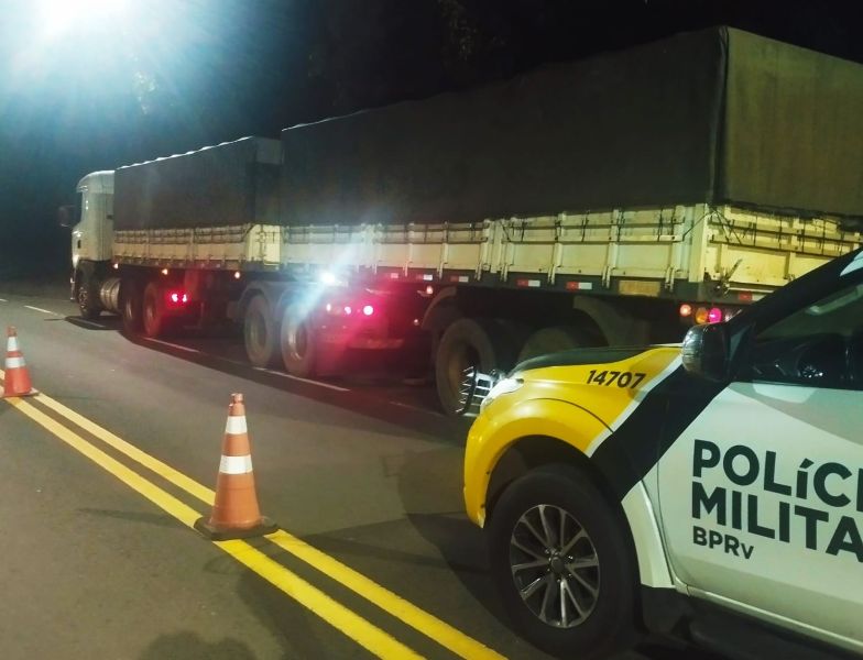Embriagado, motorista leva 39 toneladas de feijão pela PR-180