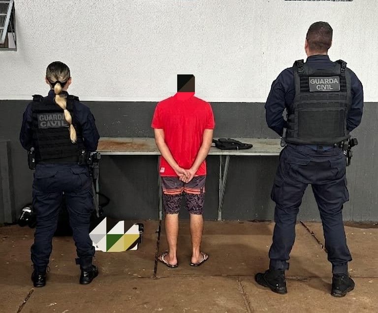 GCM prende motociclista por manobra perigosa e tráfico