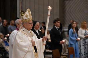 Ressuscitados com Cristo, Papa pede paz ao mundo