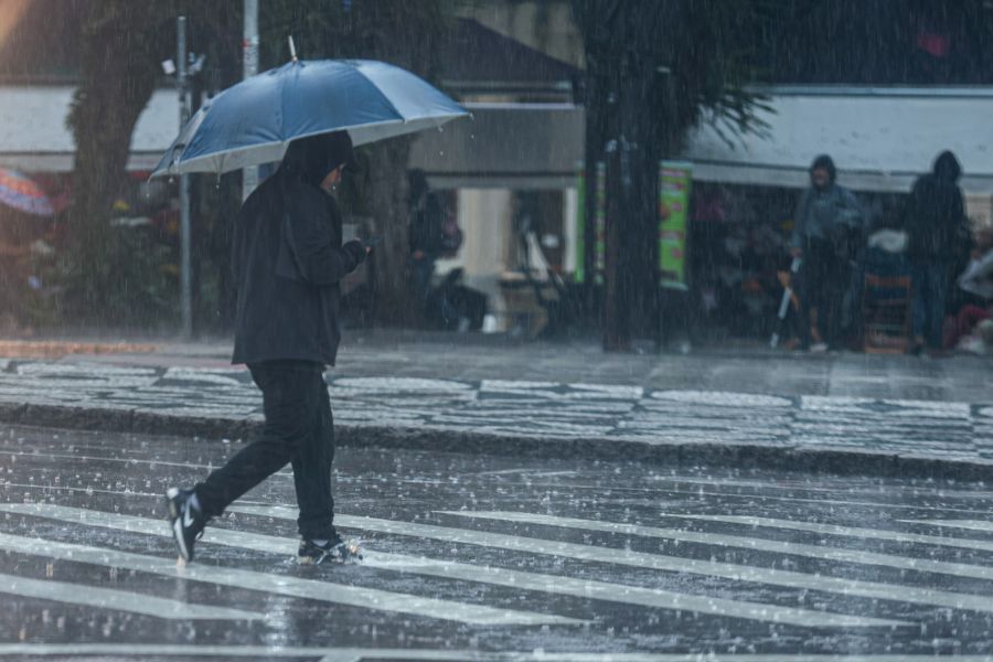 Chuva volta ao Paraná após trégua rápida nesta sexta