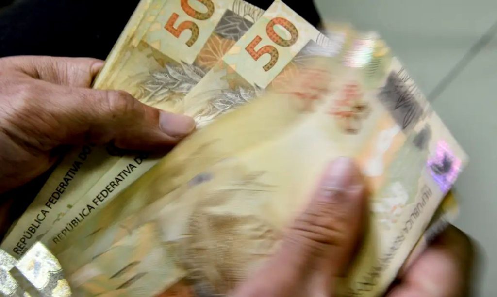 Bolsa Família de maio começa a cair na conta