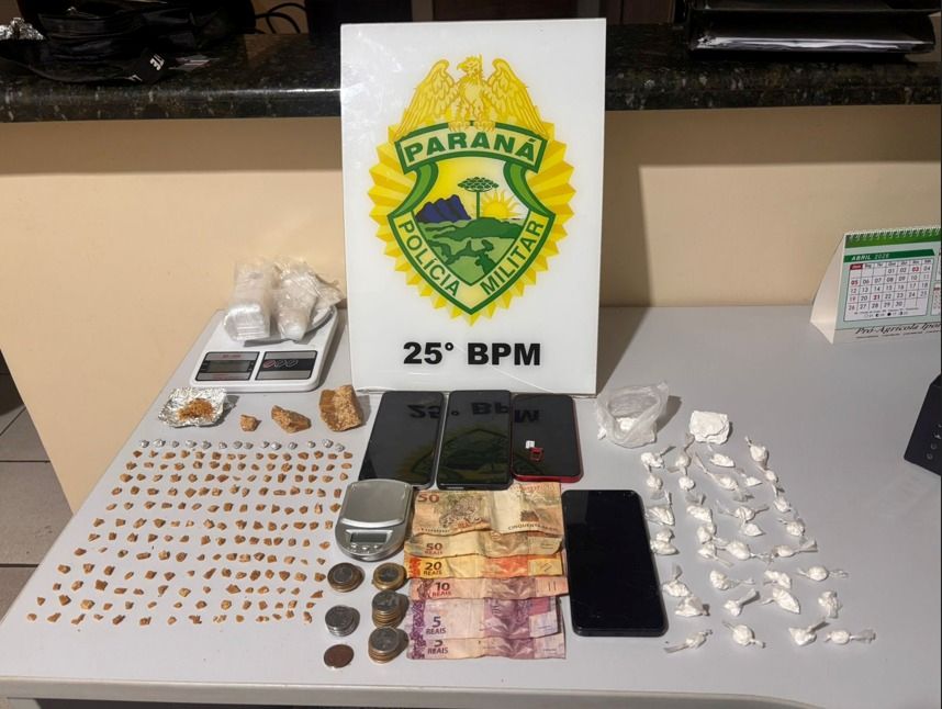 ROCAM apreende 141 gramas de cocaína e crack em residência abandonada