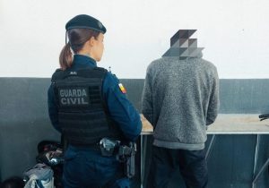 Homem invade casa da ex e dorme na cama dela