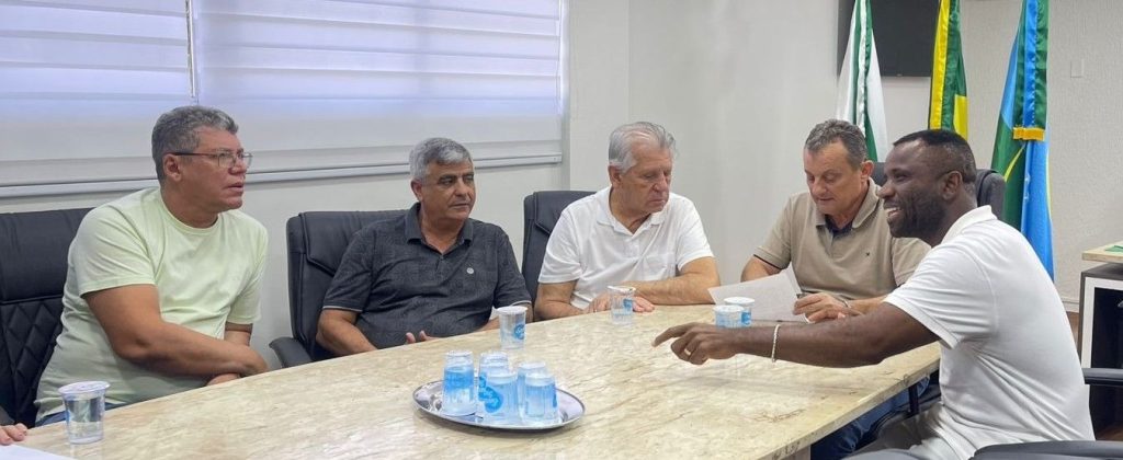 Prefeito Pedro Coelho recebe deputado e apresenta prestação de contas