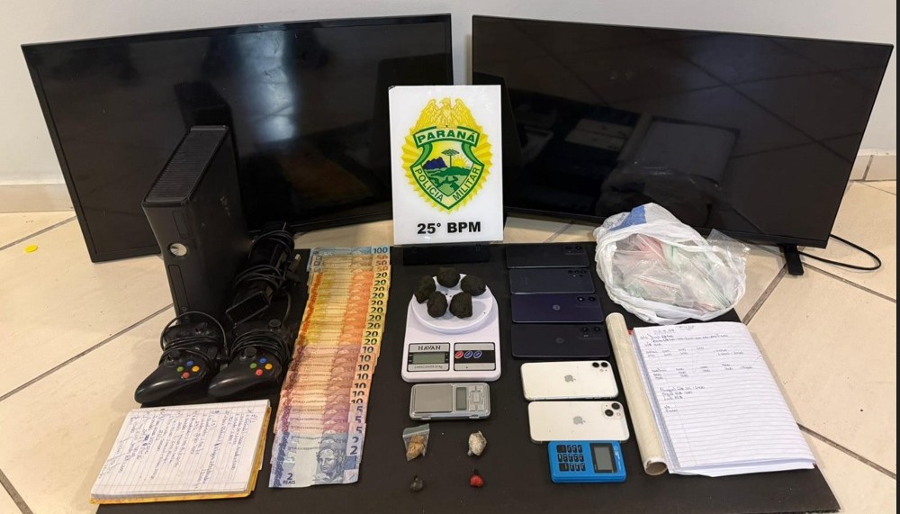 PM prende três e apreende drogas e objetos furtados 