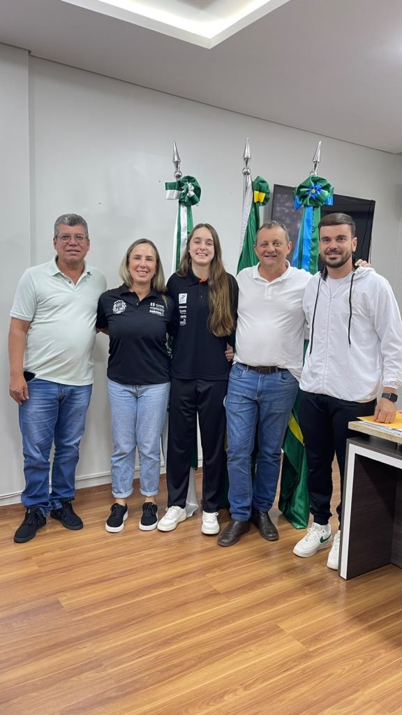 Prefeito Pedro Coelho recebe Jovem de Goioerê convocada para a Seleção Brasileira de Basquete