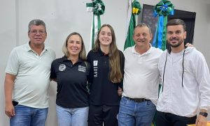Prefeito Pedro Coelho recebe Jovem de Goioerê convocada para a Seleção Brasileira de Basquete